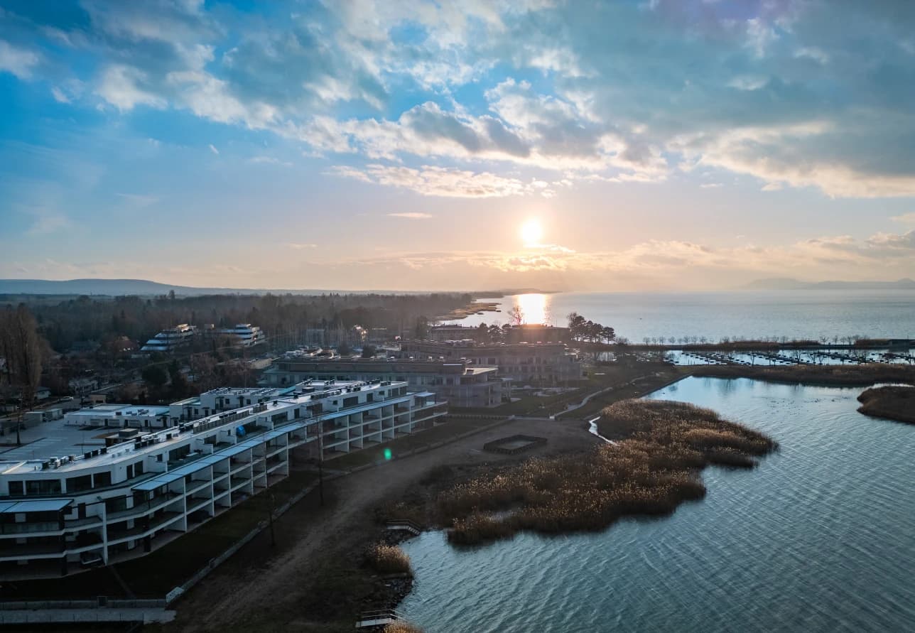 Februári naplemente